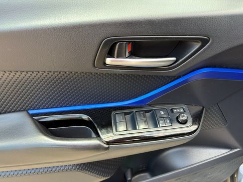 Used 2020 Toyota C-HR XLE FWD image 12