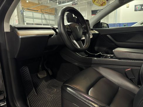 Used 2021 Tesla Model Y Long Range image 12