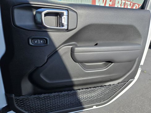 Used 2026 Jeep Wrangler Unlimited Rubicon image 36