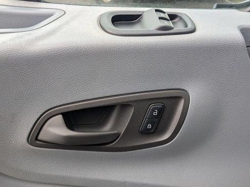 Used 2018 Ford Transit 250 148 Medium Roof RWD image 19