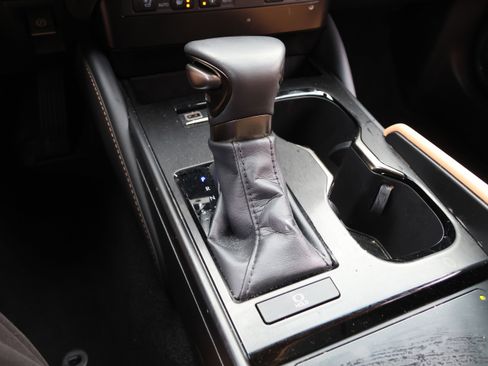 Used 2024 Lexus ES 350 w/ Premium Package image 27