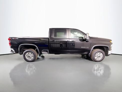 Used 2024 Chevrolet Silverado 2500 LT w/ Convenience Package image 11