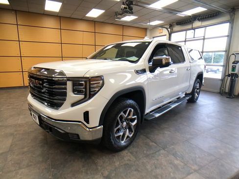 Used 2024 GMC Sierra 1500 SLT w/ SLT Premium Plus Package AWD/4WD image 3