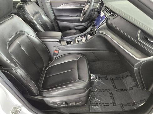 Used 2024 Jeep Grand Cherokee Limited image 20