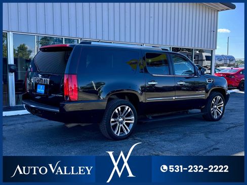 Used 2011 Cadillac Escalade ESV Premium image 7