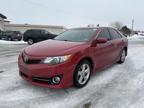 Used 2014 Toyota Camry SE image 9
