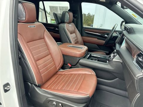 Used 2023 GMC Yukon Denali Ultimate AWD/4WD image 29