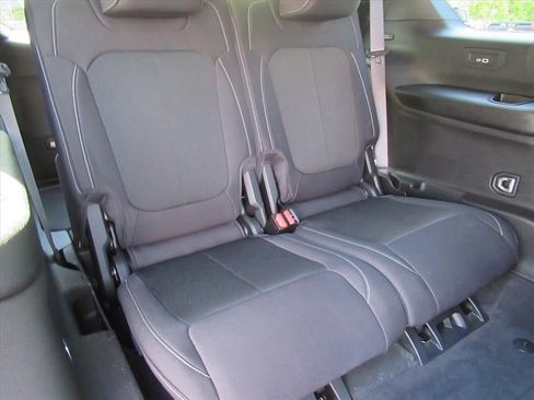 Used 2024 Jeep Grand Cherokee L Laredo w/ Luxury Tech Group I AWD/4WD image 32