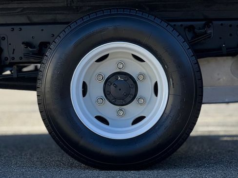 Used 2024 Isuzu NPR image 29