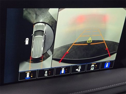 Used 2024 Chevrolet Tahoe Z71 w/ Luxury Package image 28