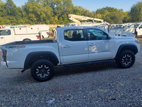 Used 2021 Toyota Tacoma TRD Off-Road w/ Technology Package AWD/4WD image 4