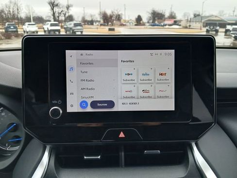 Used 2023 Toyota Venza LE image 22