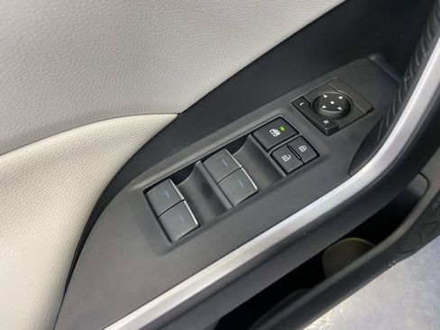 Used 2025 Toyota RAV4 XLE image 19