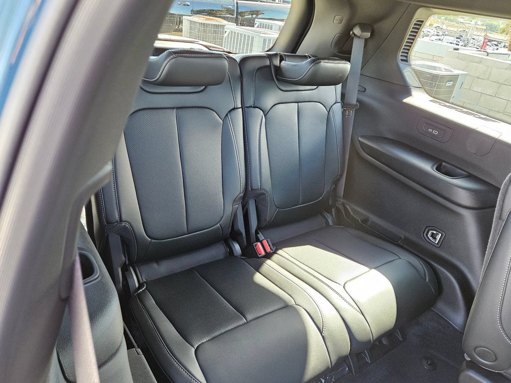New 2026 Jeep Grand Cherokee L Limited w/ Luxury Tech Group II AWD/4WD image 18
