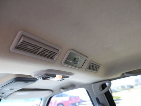 Used 2000 Chevrolet Tahoe Limited image 26