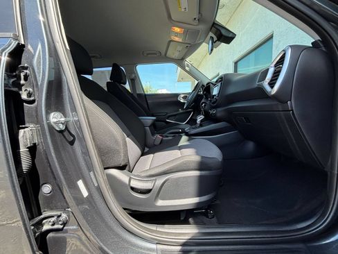 Used 2025 Kia Soul LX w/ LX Technology Package FWD image 30