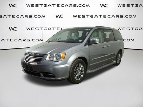 Used 2014 Chrysler Town & Country Touring-L w/ Driver Convenience Group image 38