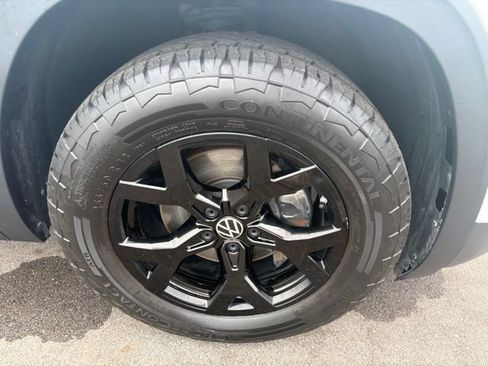 Used 2024 Volkswagen Atlas Peak Edition SE AWD/4WD image 4