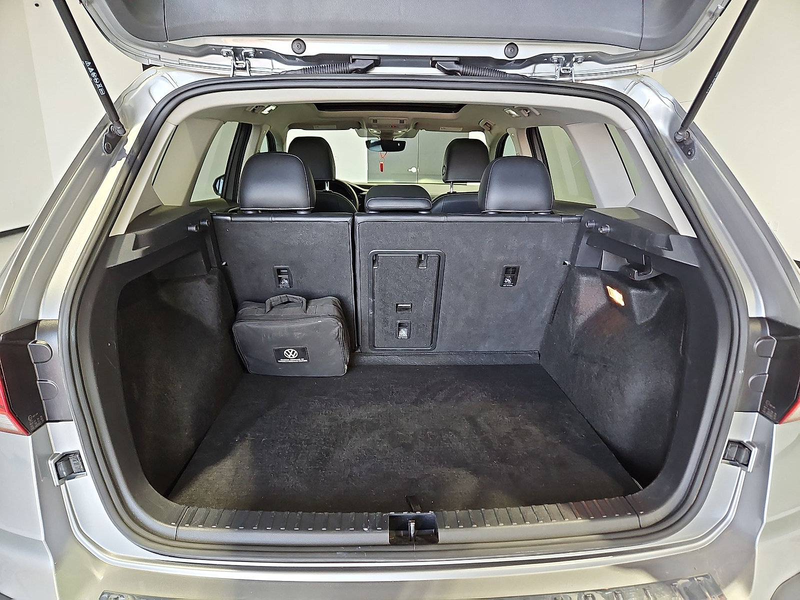 Certified 2023 Volkswagen Taos SEL AWD/4WD image 12
