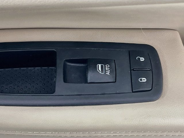 Used 2017 Jeep Grand Cherokee Limited w/ Luxury Group II RWD image 32