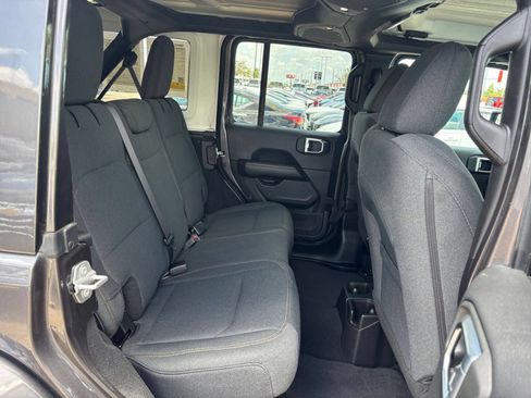 Used 2025 Jeep Wrangler Unlimited Sahara AWD/4WD image 25
