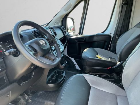 Used 2025 RAM ProMaster 2500 w/ Convenience Group FWD image 9