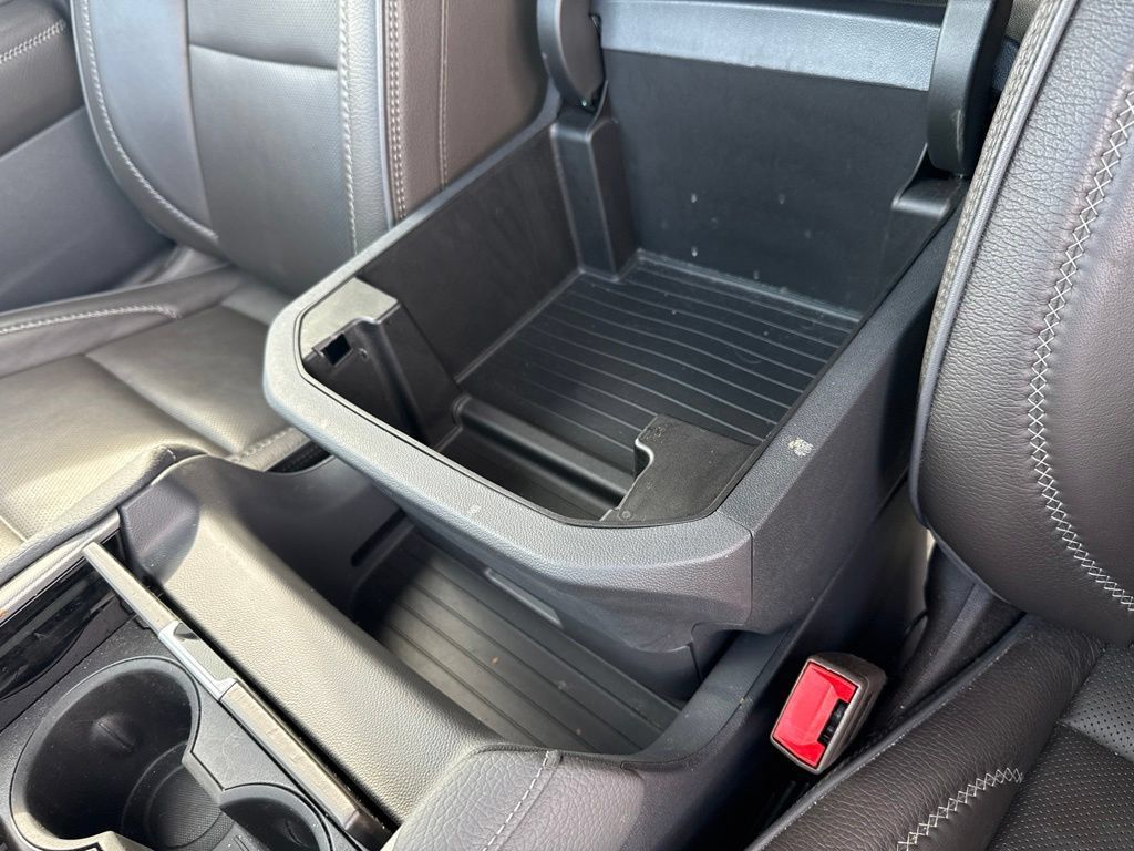 Used 2022 GMC Yukon Denali RWD image 21