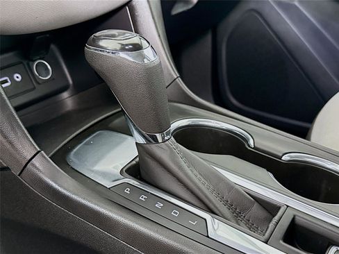 Used 2019 Chevrolet Equinox LS image 17