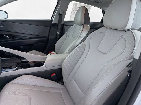 Used 2025 Hyundai Elantra Limited FWD image 35