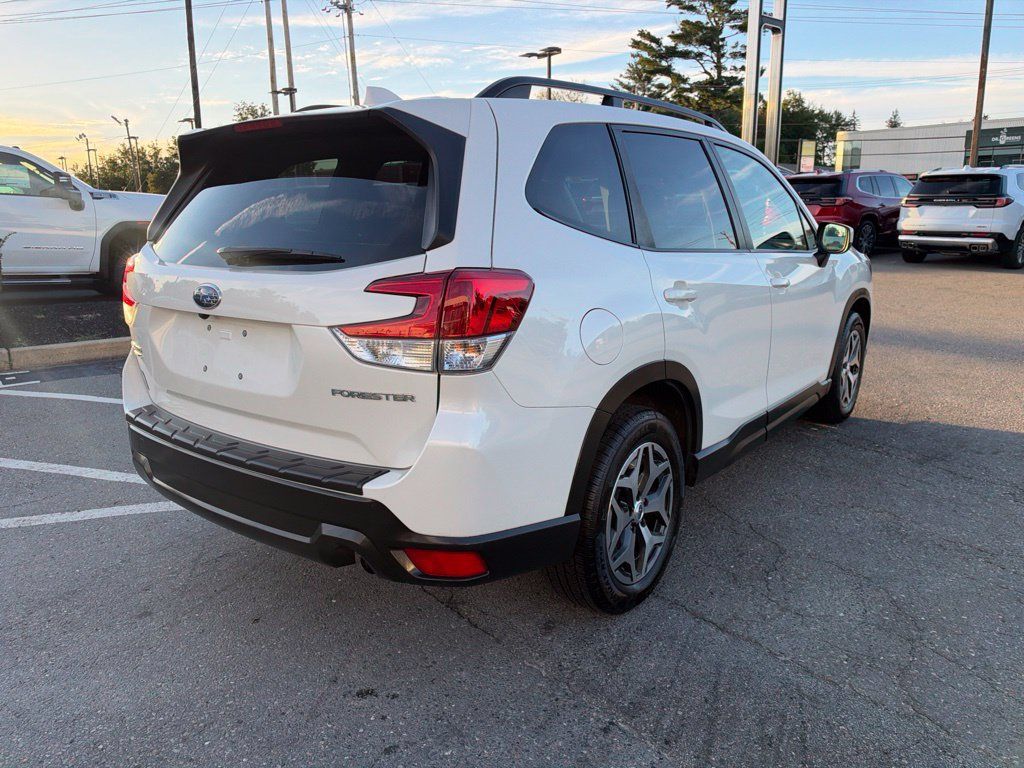 Used 2021 Subaru Forester Premium AWD/4WD image 7
