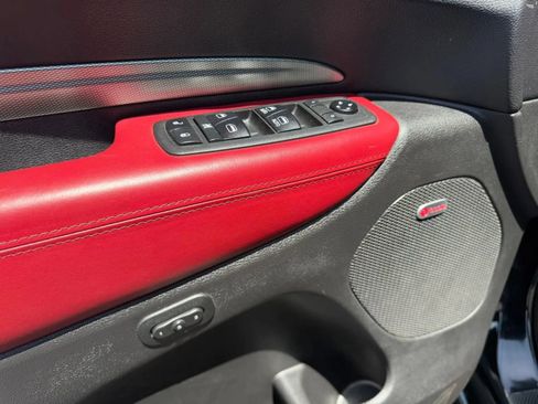 Used 2018 Dodge Durango R/T w/ Technology Group AWD/4WD image 12
