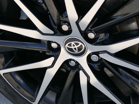 Used 2023 Toyota Camry SE image 11