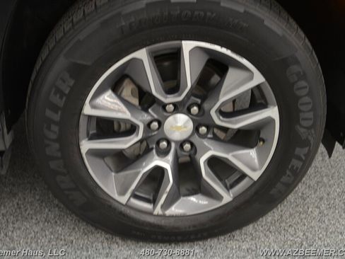 Used 2021 Chevrolet Suburban LT RWD image 49