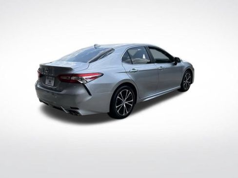 Used 2020 Toyota Camry SE FWD image 3