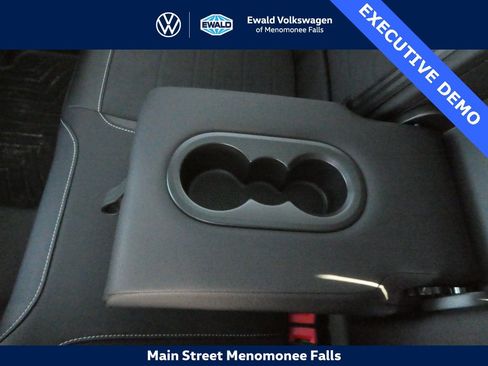 Certified 2025 Volkswagen Taos SE image 37