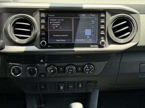 Used 2020 Toyota Tacoma TRD Off-Road AWD/4WD image 17