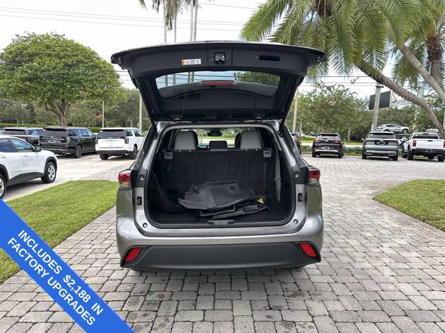 Used 2025 Toyota Highlander XLE FWD image 28