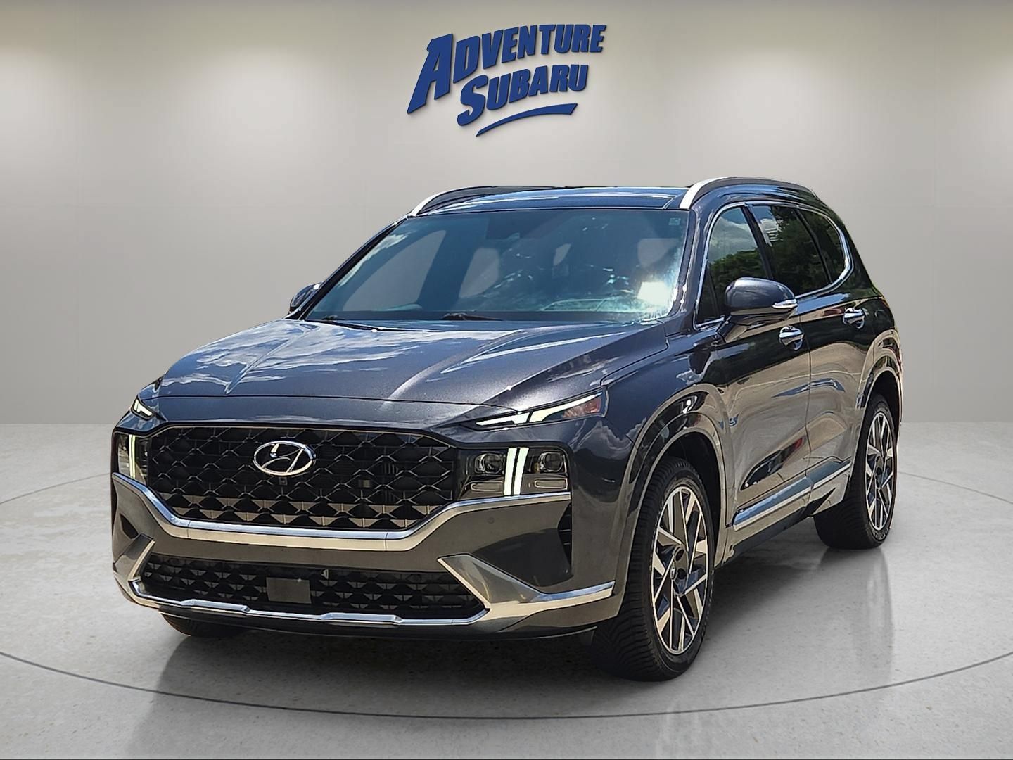 Used 2023 Hyundai Santa Fe Calligraphy FWD image 2
