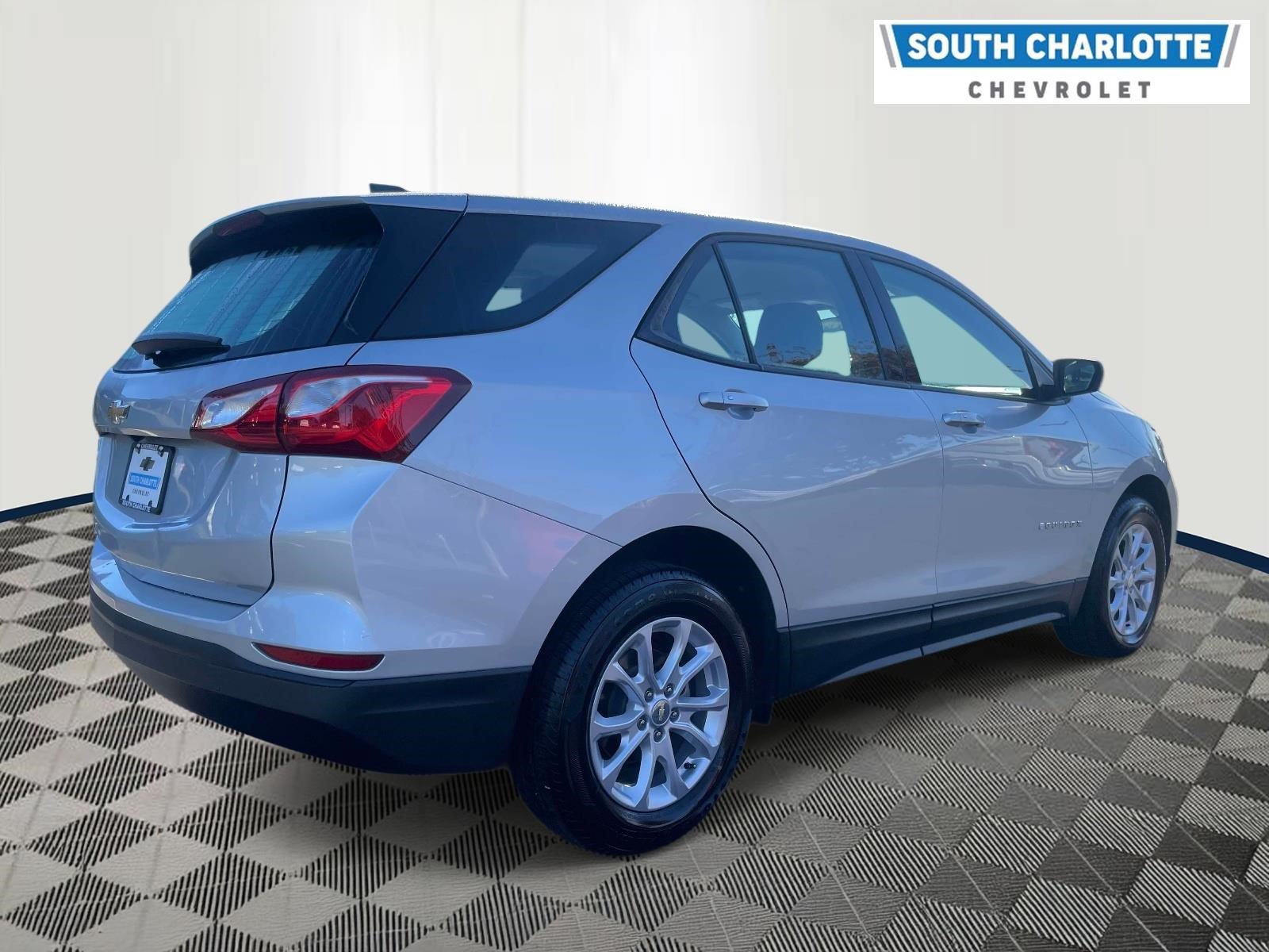 Used 2019 Chevrolet Equinox LS FWD image 4