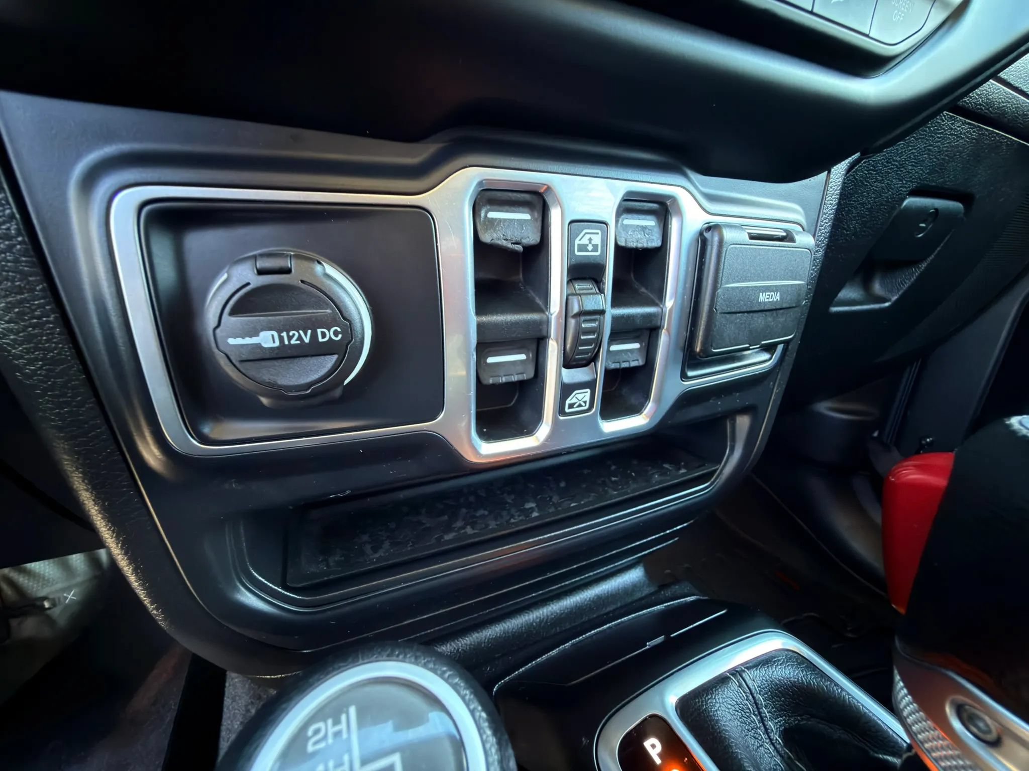 Used 2019 Jeep Wrangler Unlimited Sahara w/ Safety Group AWD/4WD image 38