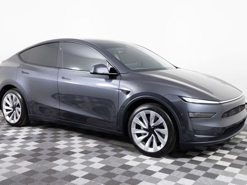 Used 2026 Tesla Model Y AWD image 10