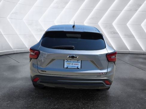Used 2026 Chevrolet Trax RS FWD image 6
