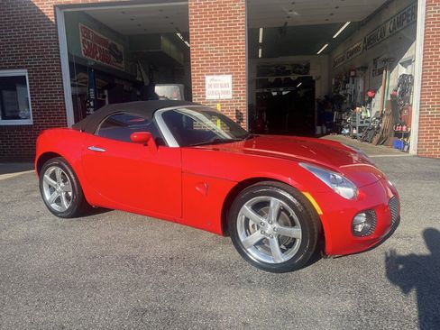 Used 2008 Pontiac Solstice GXP w/ Premium Package RWD image 2