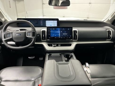 Certified 2025 Ford Expedition Active AWD/4WD image 4