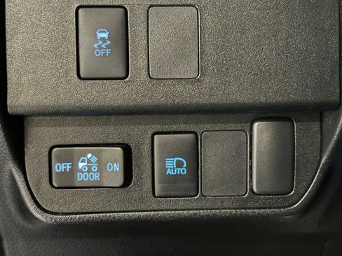 Used 2021 Toyota Tacoma SR5 AWD/4WD image 17