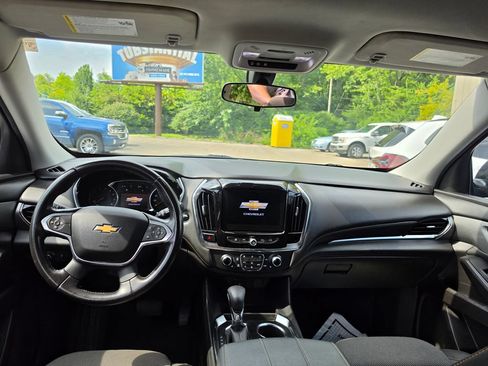 Used 2021 Chevrolet Traverse LT AWD/4WD image 3