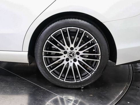 Used 2024 Mercedes-Benz C 300 Sedan image 10