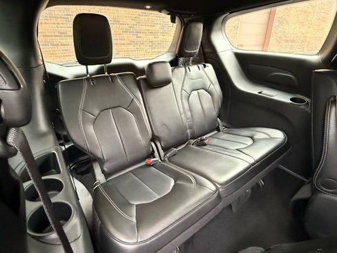 Used 2024 Chrysler Pacifica Select image 22