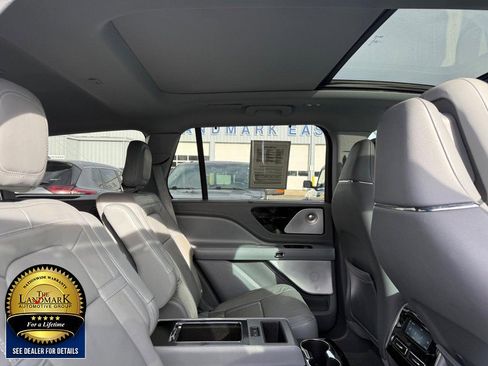 Used 2020 Lincoln Aviator Reserve w/ Equipment Group 202A image 16