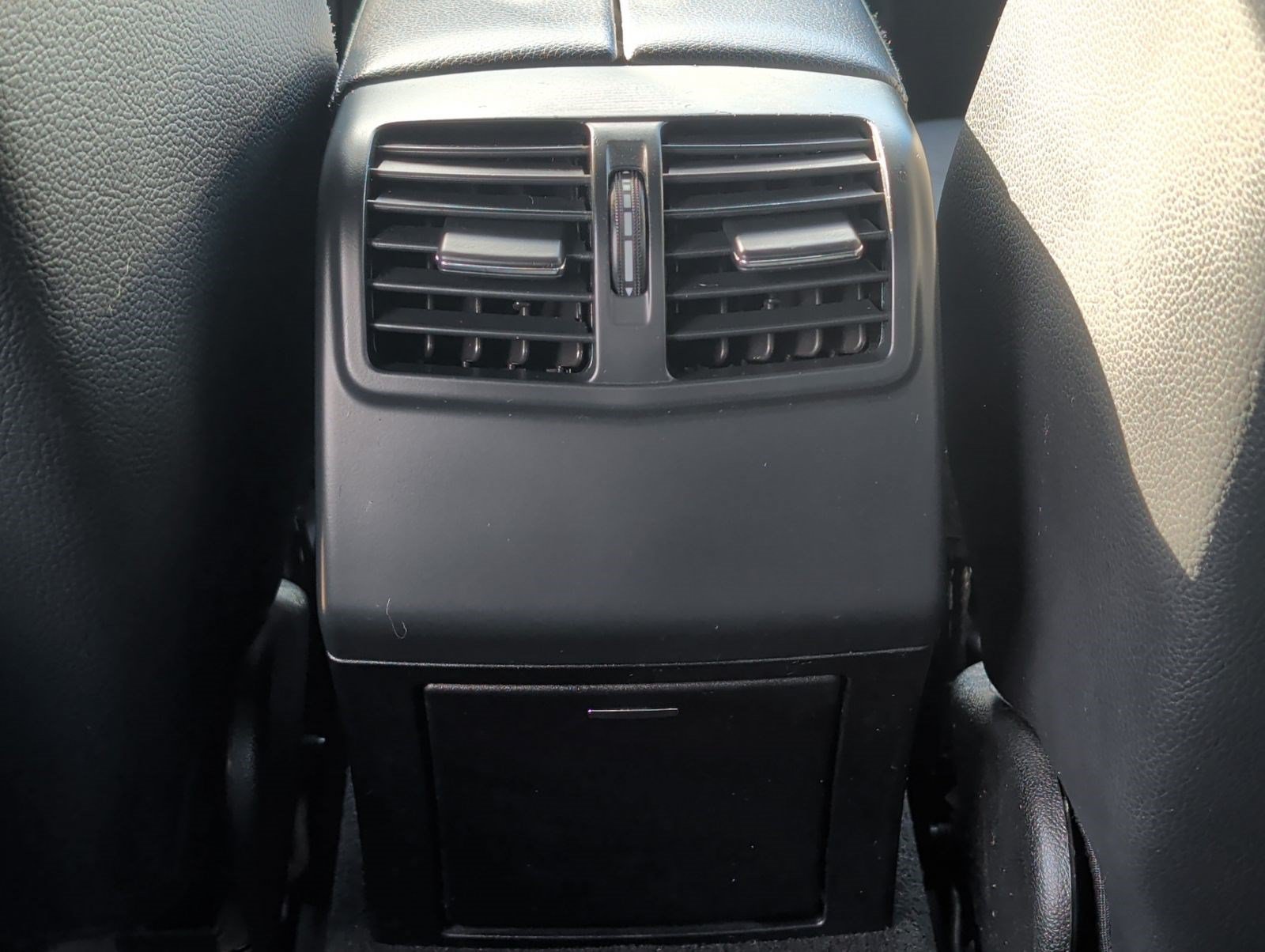 Used 2014 Mercedes-Benz E 350 Sedan image 23